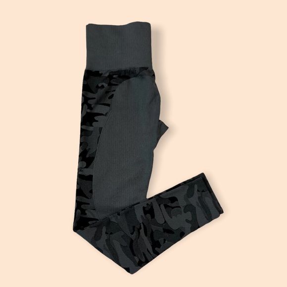 ZYIA Gray Camo Performance Legging - Picture 5 of 9